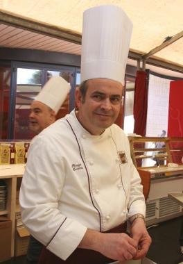 Il pasticcere Massimo Peruzzi festeggia 50 anni di attivit&agrave;             