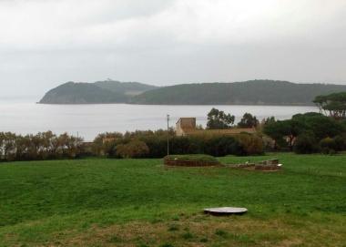 Baratti e un momento del convegno che si &egrave; tenuto ieri mattina al Castello 