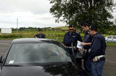 Posto di blocco della Polizia per il controllo del territorio 