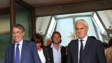 Moratti e Filucchi escono dalla chiesa di S.Agostino dopo la messa in memoria di Picchi