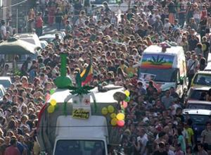 Canapisa, cinquemila in strada per la kermesse antiproibizionista
