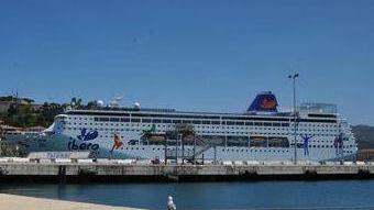 La Grand Mistral ormeggiata all’Alto Fondale