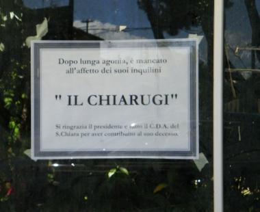 <b>MANIFESTO FUNEBRE </b>Vicoli tappezzati con il nercologio sul Chiarugi fatto dagli ex inquilini 