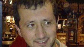 <b>ANDREA CORRIERI </b>Nella foto centrale i soccorritori accanto una foto del giovane operaio morto a 24 anni