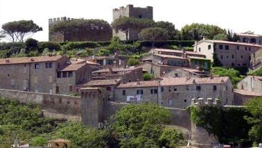 <b>CASTIGLIONE. </b>Una veduta del paese