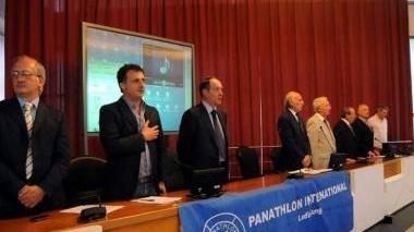 Il tavolo delle autorità e a lato il pubblico