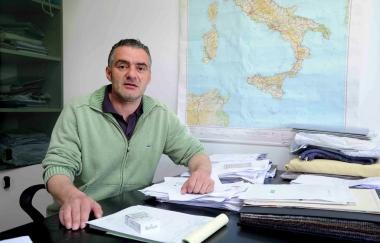 Andrea Sali nel suo ufficio     