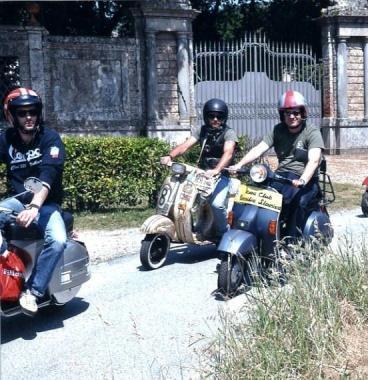 <b>APPASSIONATI.</b> Alcuni membri del gruppo Versilia storica 