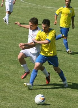 Due momenti della sfida disputata ieri al Benedetti valevole per la poule scudetto di serie D        