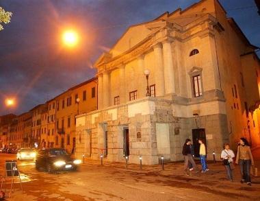 Il teatro Manzoni Qui sopra il sindaco di Quarrata Sabrina Sergio Gori 