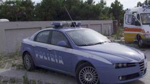 Evade ma va al bagno della polizia