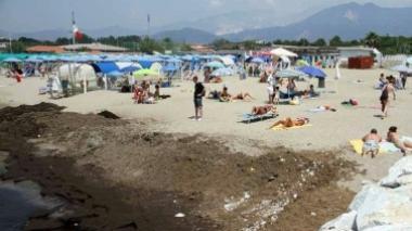 Spiagge libere in abbandono a Marina di Massa