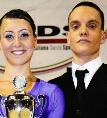 Due dei ballerini della scuola MM Passione Danza che hanno vinto il premio nazionale 