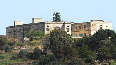 Insegnanti del Foresi mobilitati per salvare il liceo del carcere