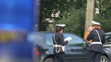 Ogni giorno i vigili fanno 159 multe