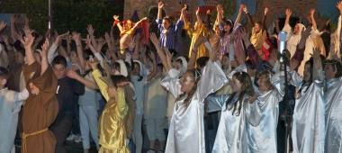 <b>SUL PALCOSCENICO.</b> Gli alunni impegnati nel musical di Garinei e Giovannini 