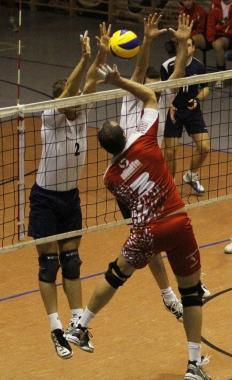 Unazione di gioco in una partita del Volley Prato           