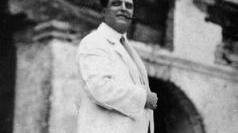 In alto: Mascagni e un allestimento anni ’60 a Livorno. A sinistra: “Isabeau” alla Scala