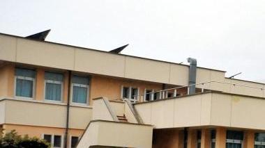 La scuola media Giusti di Marina di Campo, il contenzioso tra il Comune e la ditta fiorentina riguarda la realizzazione della palestra dell’istituto