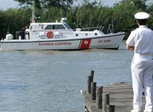 Si tuffa, sfiorata la tragedia in mare