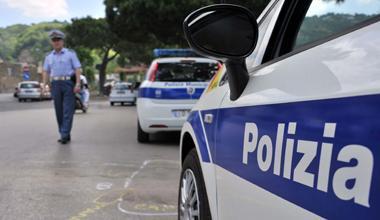 Muore in moto contro un furgone