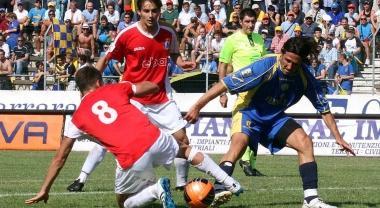 Corrent alla caccia del pallone 