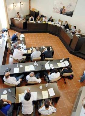 Una seduta del consiglio comunale 