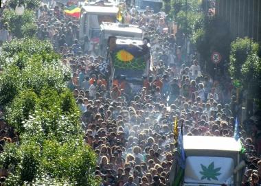 In migliaia al corteo di Canapisa 