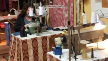 Al lavoro in una sartoria