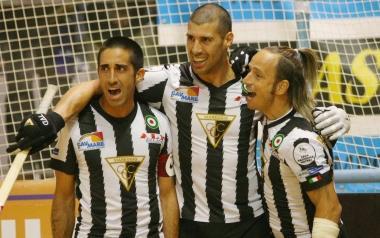 <b>SI RIPARTE DA QUI.</b> La gioia del trio Palagi-Motaran-Bertolucci dopo limpresa di sette giorni fa a Valdagno con la vittoria per 9-4 in garauno 