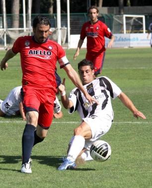 <b>DUELLO... GENERAZIONALE.</b> Taormina in scivolata su Stefano Fiore 