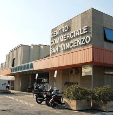 La zona del centro commerciale Coop