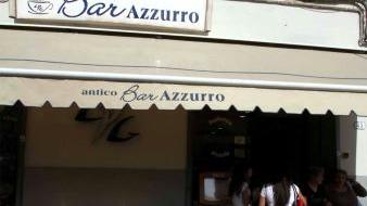 L’esterno del bar Azzurro