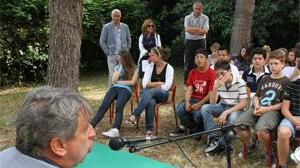 Tra privato e pubblico, Cosimi intervistato dai ragazzini