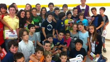 <b>IN CLASSE. </b>Luca Mazzoni insieme ai bambini delle Bartolena