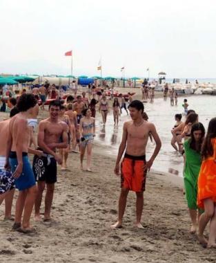 MILLE RAGAZZI IN SPIAGGIA