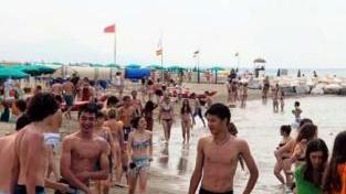 MILLE RAGAZZI IN SPIAGGIA