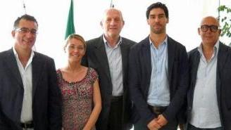 <b>SQUADRA.</b> Farnetani con i quattro assessori