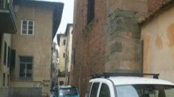 Auto in sosta in via degli Asili