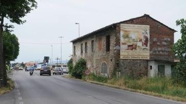 Il rudere che verrà demolito venerdì notte (Vip)