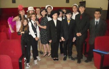 Gli allievi del Progetto Idra che stasera reciteranno allOlimpia 