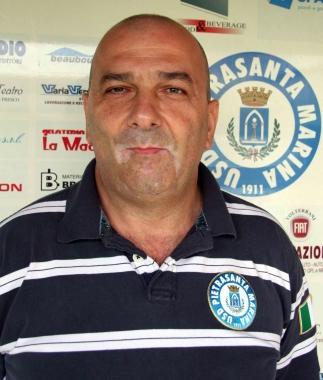 A sinistra i tifosi della Massese: attesa per il futuro della societ&agrave;; a destra il presidente del Pietrasanta Marina Ciaponi, pronto ad aiutare patron Turba      