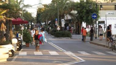 Via Versilia torna isola pedonale fino al 30 settembre     