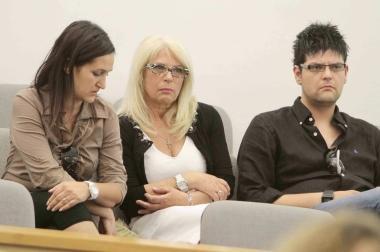 I familiari di Mara Furlan e Ubaldo Voli mentre ascolta la sentenza 