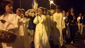 Nuova edicola mariana ad AntignanoProcessione e benedizione del mare