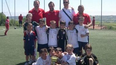 I bambini e lo staff della squadra 2003 del Ponte a Elsa
