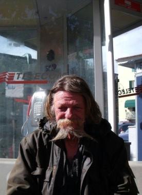 <b>IL MONDO IN UNA CABINA </b>Reinhard Schmidt in piazza De Maria 