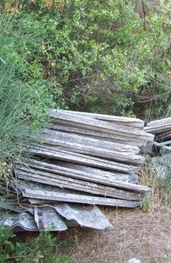 Allarme eternit nel Capannorese un consigliere propone un servizio di raccolta delle lastre pericolose abbandonate un po ovunque nel territorio (Vip)       