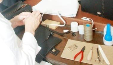 Un laboratorio per la lavorazione artigianale del cuoio 