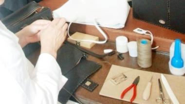 Un laboratorio per la lavorazione artigianale del cuoio